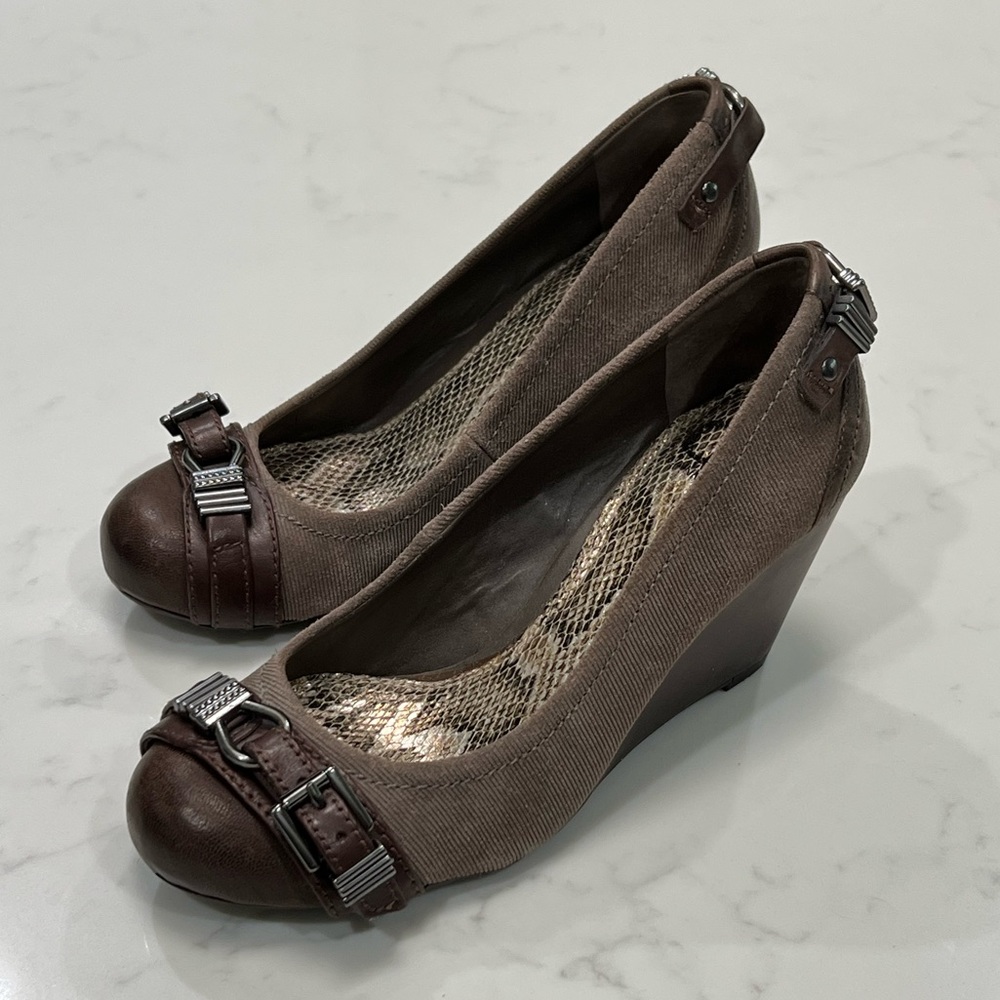 Giani Bini wedge heels- corduroy w/leather and buckle details. Size 6. NWOT.